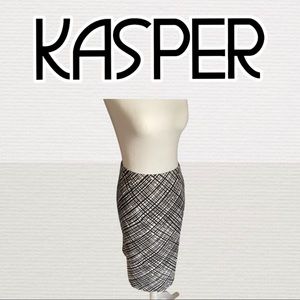 ⭐️CLEARANCE⭐️Like New Lattice Pattern Pencil Skirt